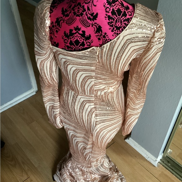 MISS ORD Rose and Cream Sequin Patterned Dress L - Picture 10 of 16